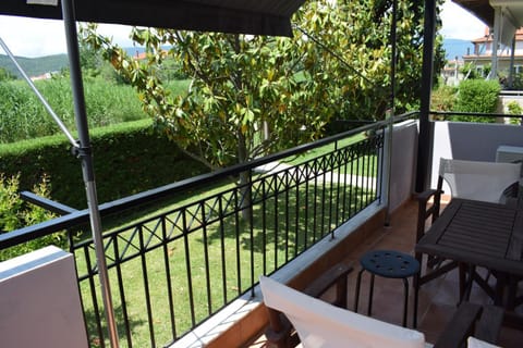 Day, Garden, Garden, View (from property/room), Balcony/Terrace, Balcony/Terrace, Dining area, Garden view