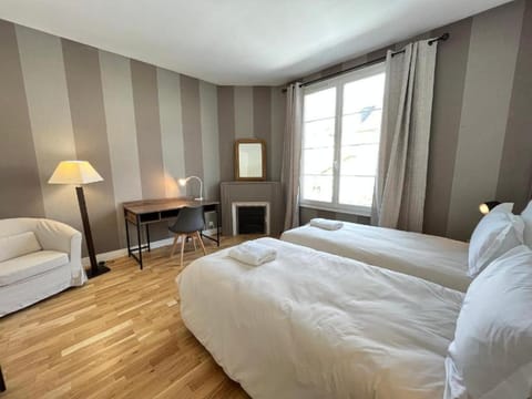 Property building, Photo of the whole room, Bedroom