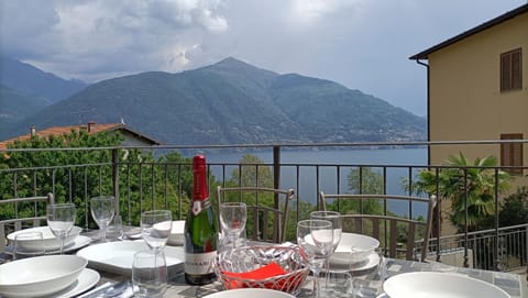 View (from property/room), Balcony/Terrace, Dining area, Lake view