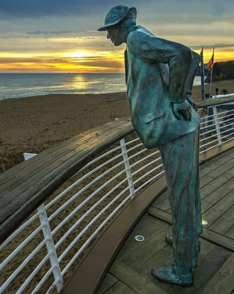 Nearby landmark, Natural landscape, Sunset