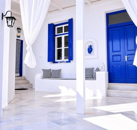 Facade/entrance