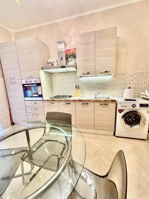 Kitchen or kitchenette, Dining area, pet friendly, washing machine