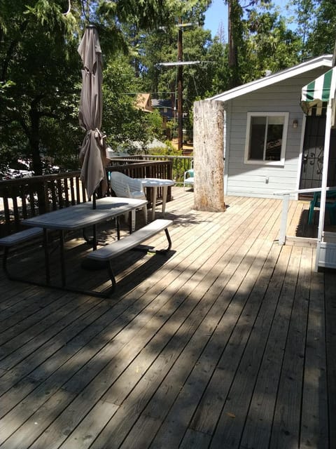 Cedar-Lake Area Winter Special Ends 51626 House in Bass Lake