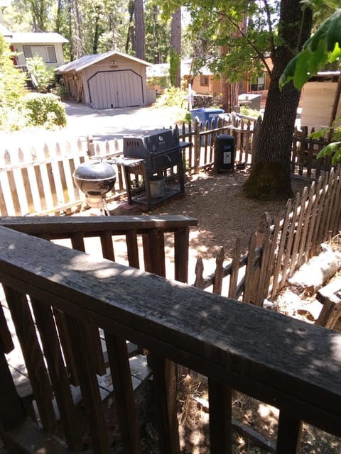 Cedar-Lake Area Winter Special Ends 51626 House in Bass Lake