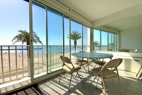 Patio, Day, Natural landscape, View (from property/room), Balcony/Terrace, Living room, Seating area, Dining area, Sea view