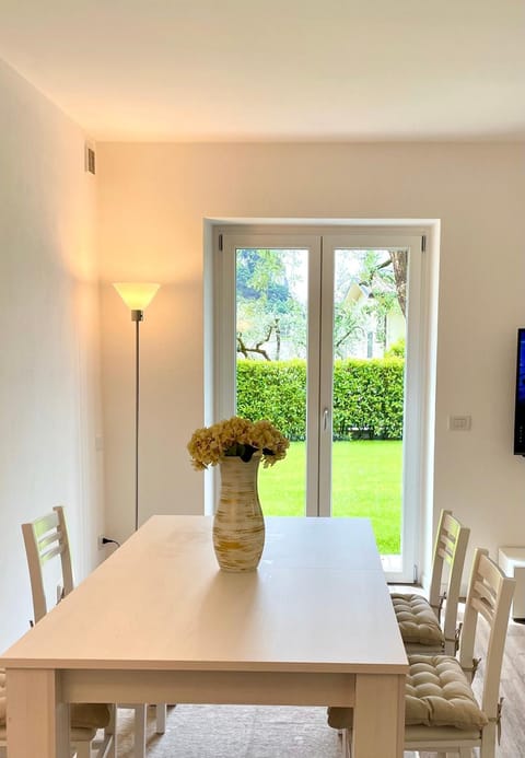 Dining area, Garden view