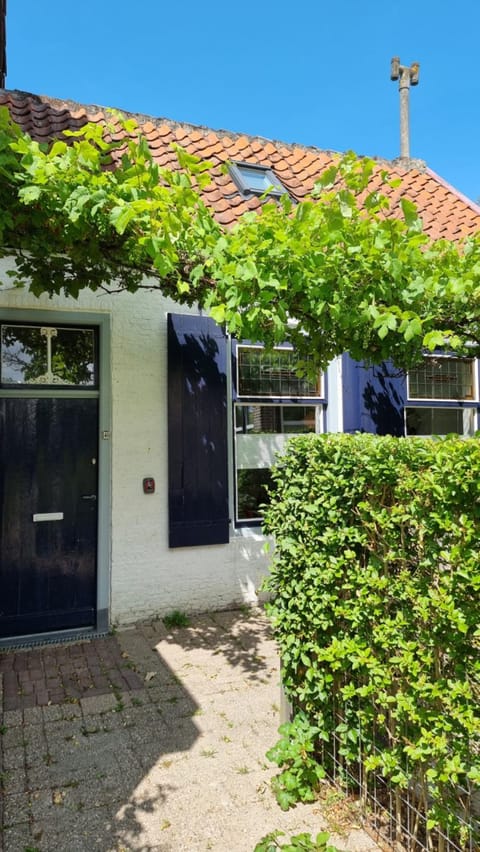 Property building, Patio, Nearby landmark, Spring, Day, Summer, BBQ facilities, Garden, Other, Beach, Beach, Cycling, Guests, Garden view, Street view, Area and facilities, Breakfast, children, dishwasher, fireplace, internet, stove, kitchen