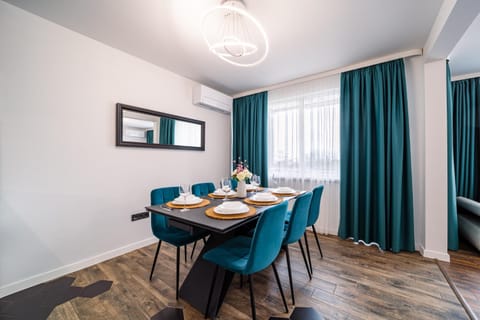 Seating area, Dining area