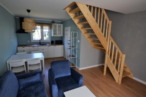 Kitchen or kitchenette, Living room, Seating area, Dining area, microwave, kitchen