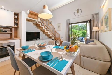 TV and multimedia, Living room, Dining area