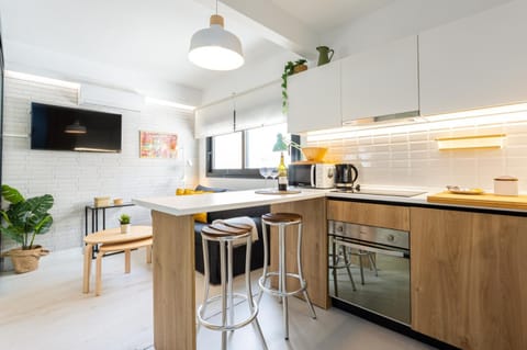 TV and multimedia, Kitchen or kitchenette, Dining area, dishwasher, minibar, pet friendly, stove