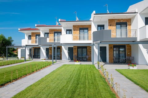 Property building, Natural landscape, Garden view