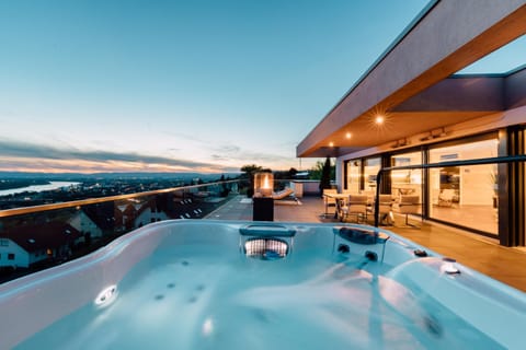 Hot Tub, Swimming pool