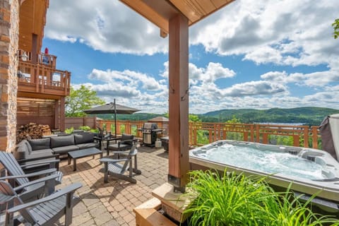 Patio, Hot Tub, Balcony/Terrace