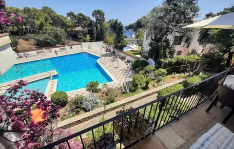 Natural landscape, Balcony/Terrace, Pool view, Sea view