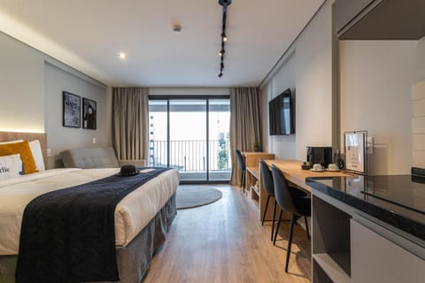 Bed, Day, TV and multimedia, Coffee/tea facilities, Balcony/Terrace, Kitchen or kitchenette, Living room, Photo of the whole room, Seating area, Dining area, Bedroom, stove
