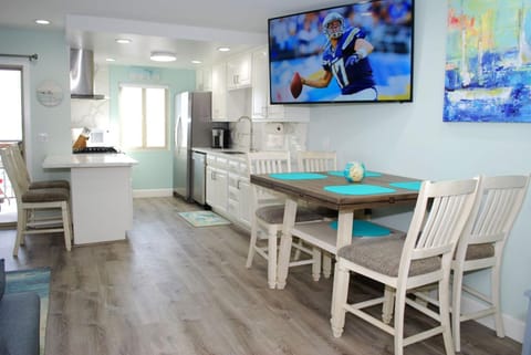 207A Fresh, Renovated and Steps from the Beach House in Oceanside