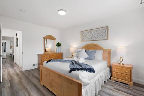 Stunning 2BR w/ 1BA Home near BART House in Daly City