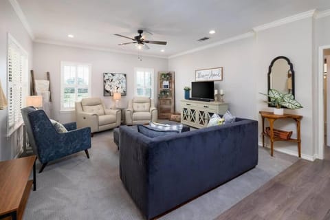 NEW! Dragonfly at Firefly Grove w/ River Access House in Wimberley