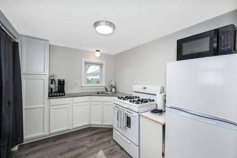 Recharge & Reconnect Your cozy Vermilion nest House in Vermilion