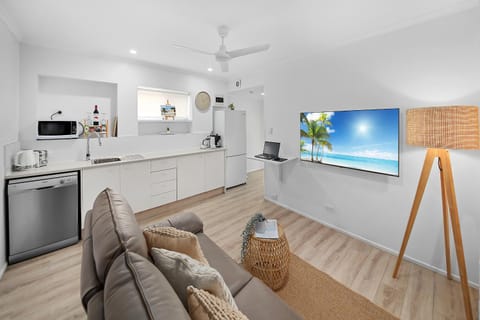 Garden, Library, TV and multimedia, Coffee/tea facilities, Kitchen or kitchenette, Seating area, Parking, dishwasher, internet, microwave, pet friendly, air conditioner