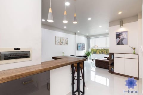 TV and multimedia, Dining area, stove