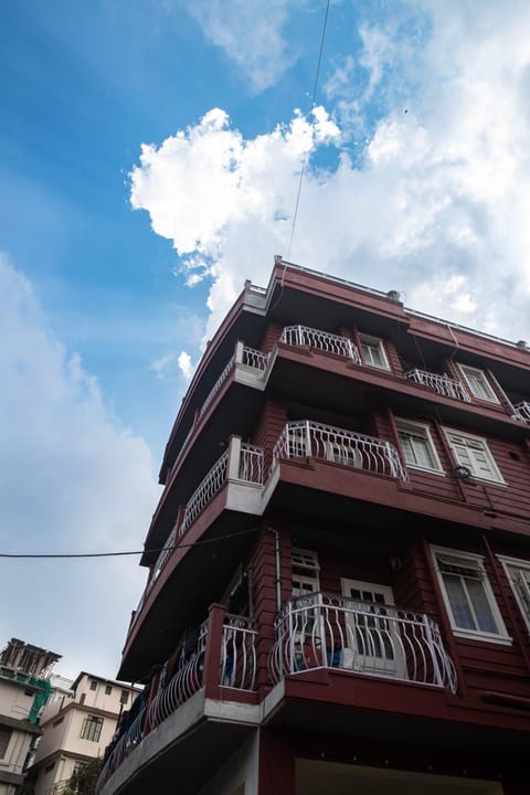 Property building, Day, Balcony/Terrace