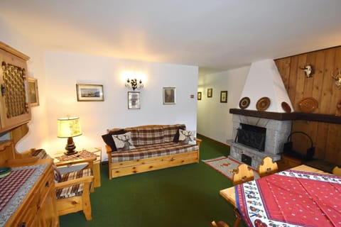 Communal lounge/ TV room, Living room