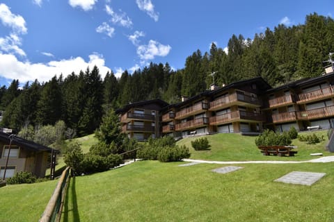 Property building, Facade/entrance, Off site