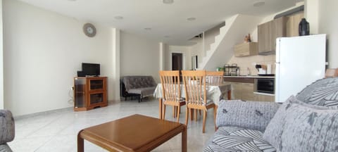 TV and multimedia, Living room, Dining area