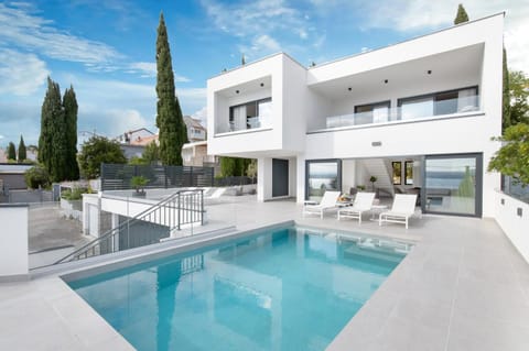 Property building, Swimming pool, Swimming pool