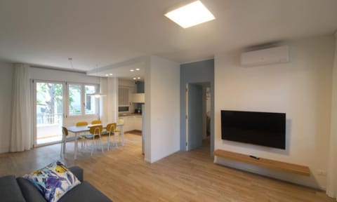 Dining area, kitchen
