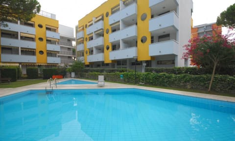 View (from property/room), Other, Swimming pool, sunbed