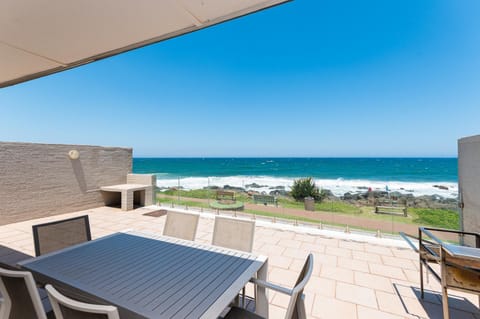 Patio, BBQ facilities, Dining area, Beach, Sea view