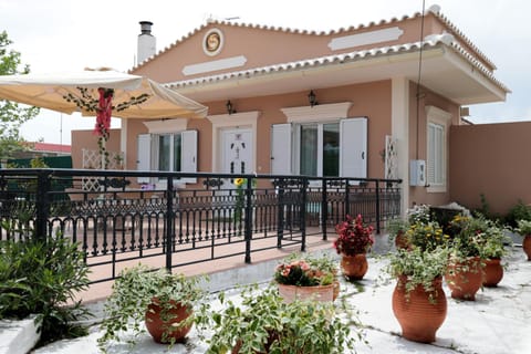 Property building, Day, Garden, Balcony/Terrace