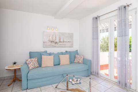 TV and multimedia, Balcony/Terrace, Living room, air conditioner