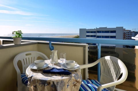 Day, Natural landscape, Balcony/Terrace, Dining area, Sea view