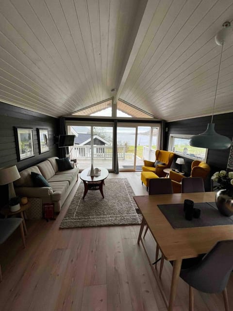 View (from property/room), Living room, Seating area, Dining area