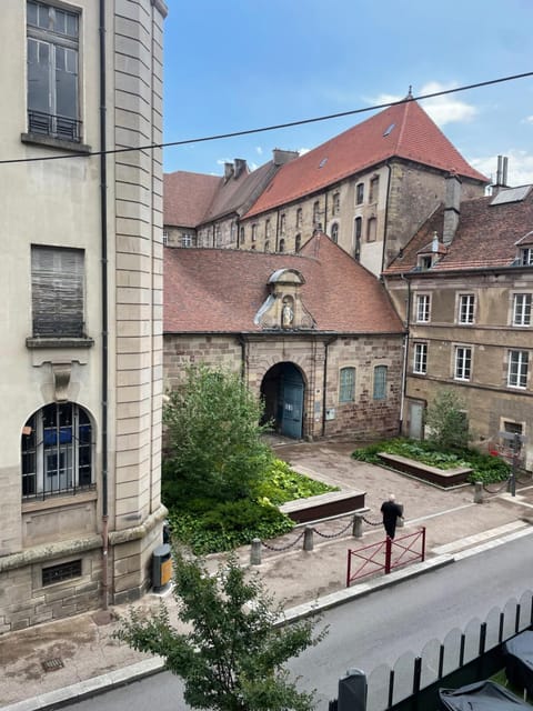 F1 Centre Historique Saint Valbert Apartment in Vosges
