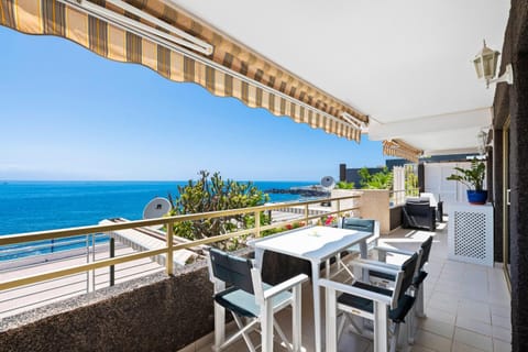 Natural landscape, View (from property/room), Balcony/Terrace, Seating area, Dining area, Sea view