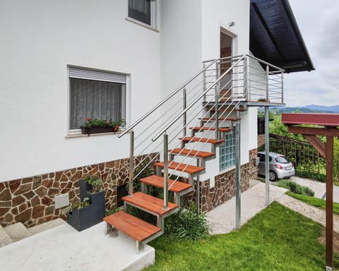 Property building, Facade/entrance, acessibility