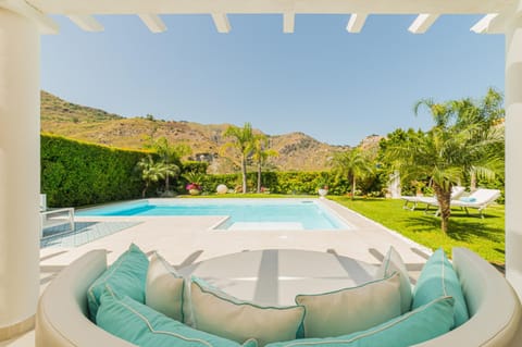 Patio, Mountain view, Pool view, Pool view, Swimming pool, hair dresser