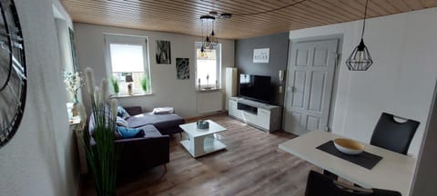 TV and multimedia, Living room, Photo of the whole room, Seating area, Dining area