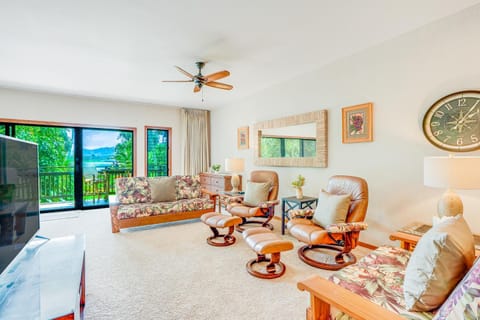 The Golden Hibiscus - Lanikai 222 Apartment in Wailua
