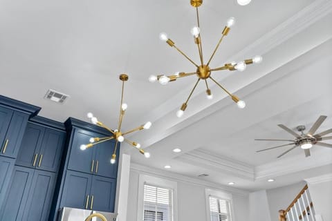 Modern Home Overlooking Downtown House in New Orleans