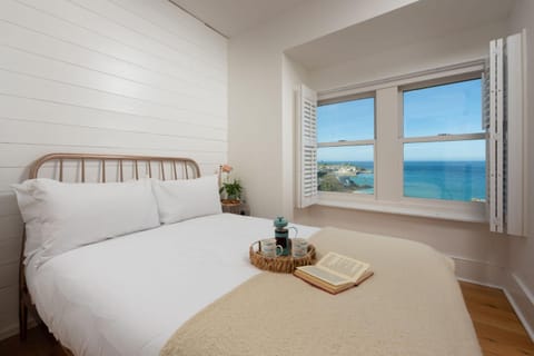 Bed, Photo of the whole room, Bedroom, Sea view