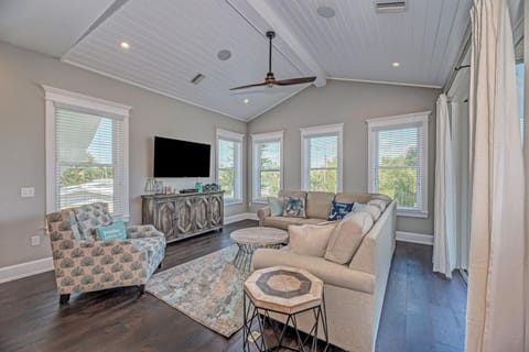 Vitamin Sea managed by Beach Retreats House in Anna Maria Island