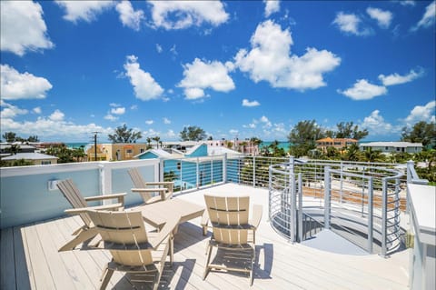 Sunshine & Good Times managed by Beach Retreats House in Bradenton Beach