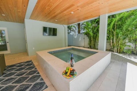 Reef Romance managed by Beach Retreats House in Holmes Beach