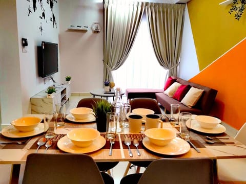 TV and multimedia, Living room, Seating area, Dining area